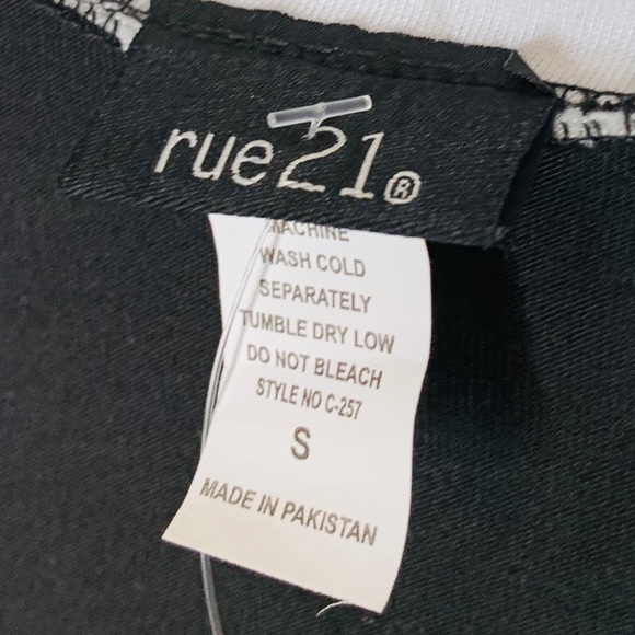 Rue21 Black Graphic Tee Sl - Picture 3 of 4